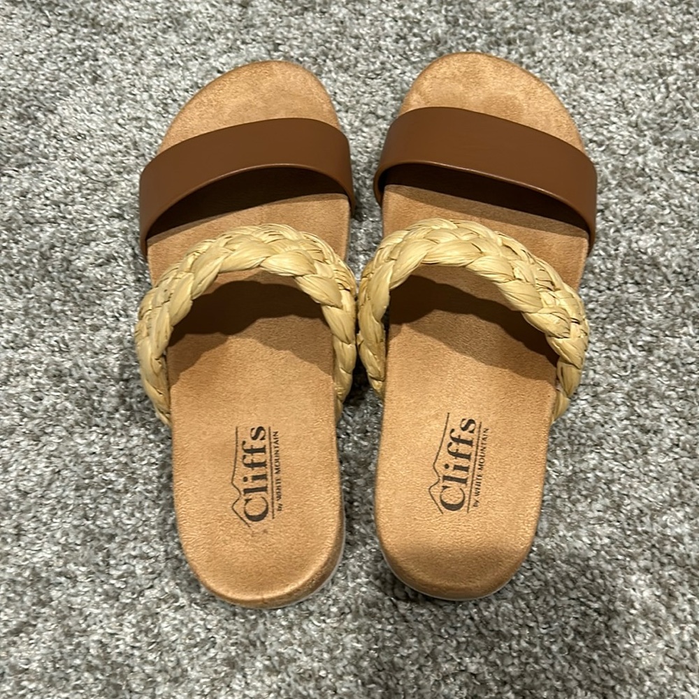Cliffs size 7 sandals.